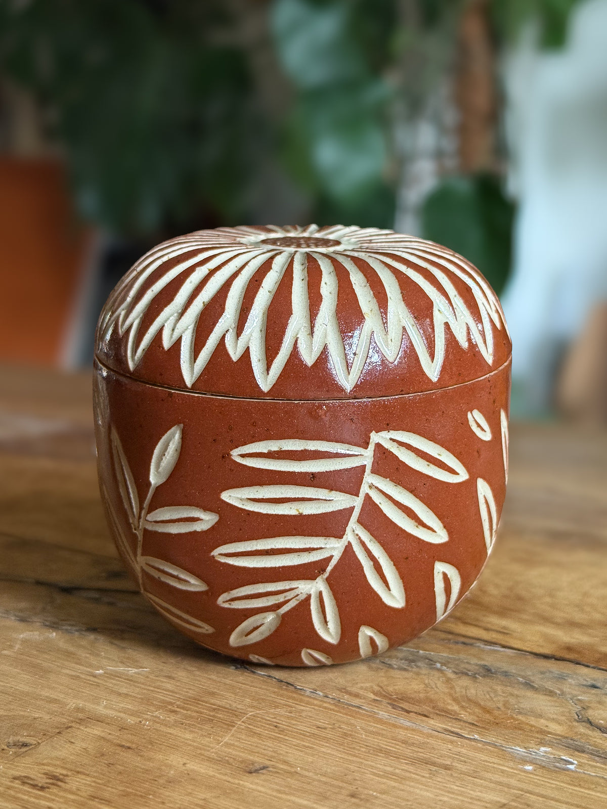 Mimea - Gekerfde pot met deksel 02