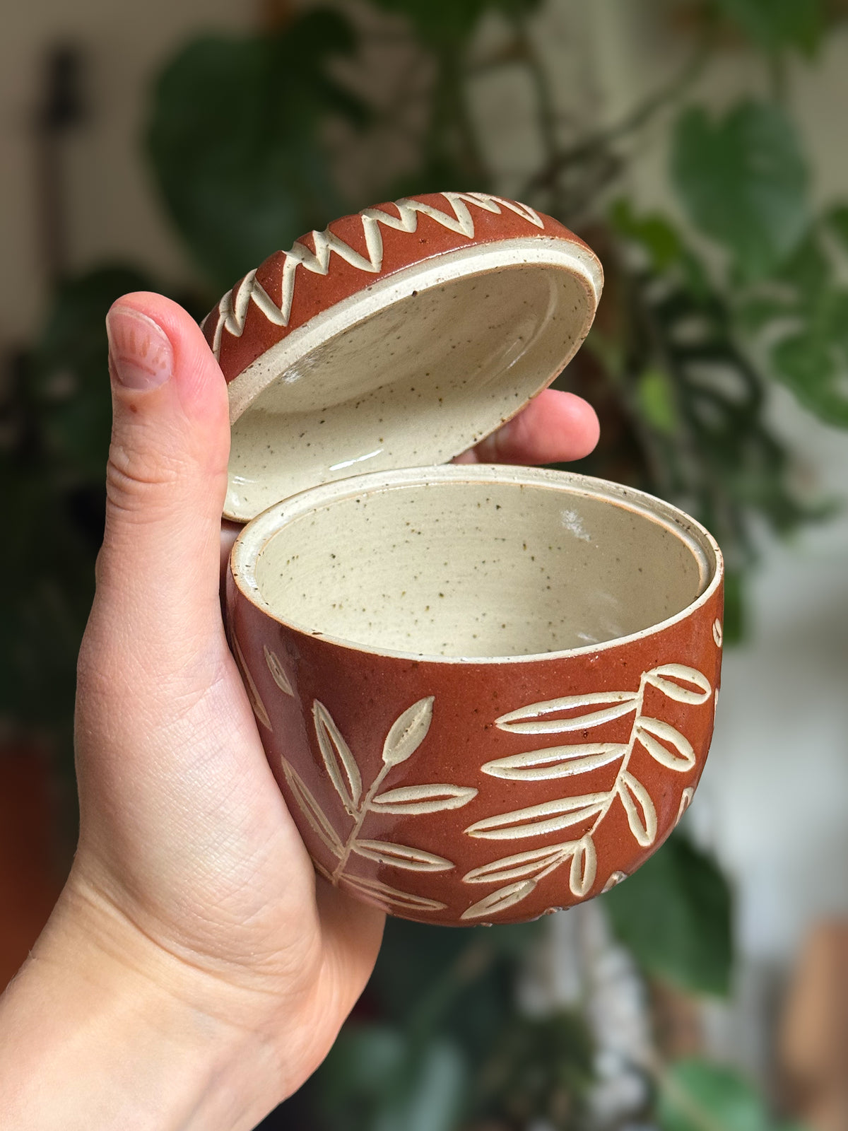 Mimea - Gekerfde pot met deksel 02