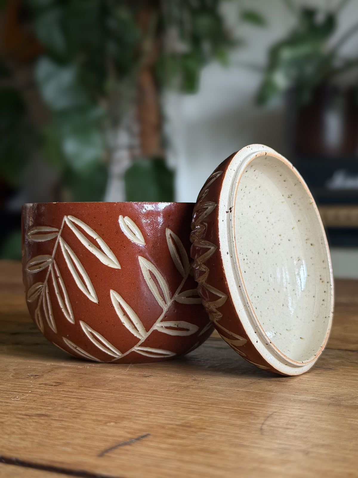 Mimea - Gekerfde pot met deksel 02